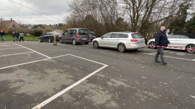 Le dépose-minute toujours organisé pour l'arrivée et le départ des jeunes joueurs.